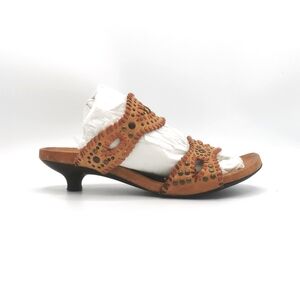 SIZE 7.5 Arnold Churgin leather sandals kitten heal VGUC B61